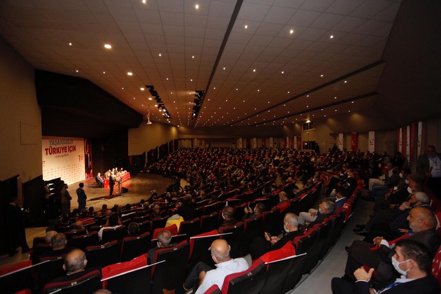 Temel Karamollaoğlu partisinin İzmir İl Kongresinde konuştu: