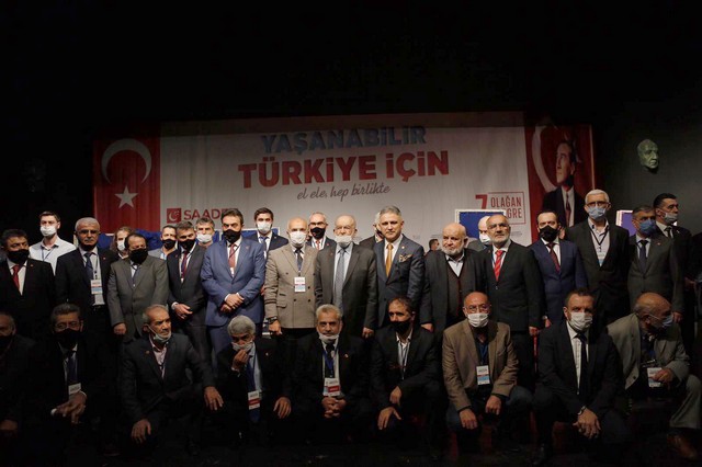 Temel Karamollaoğlu partisinin İzmir İl Kongresinde konuştu: